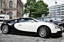 - Bugatti Veyron   